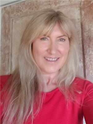 TANYA STANYAR