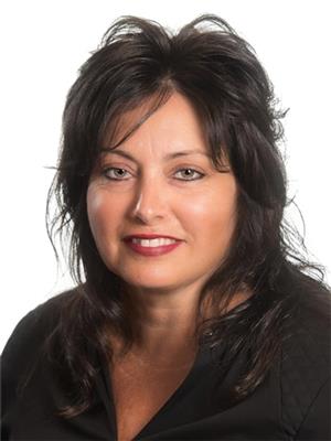 Laura Lee Mackinnon