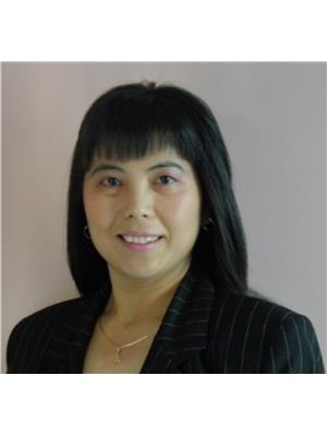 MAGGIE QUAH