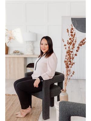 TINA LE