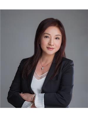 Michelle J Yu