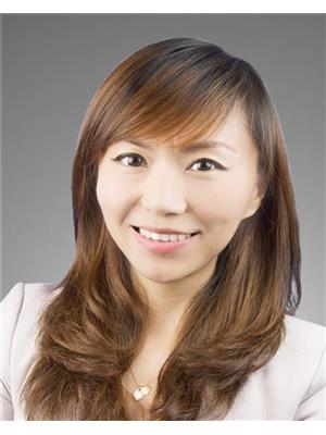 Vivian He