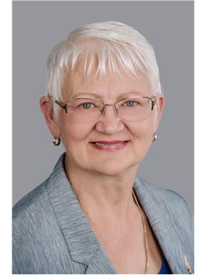 LINDA TURNER