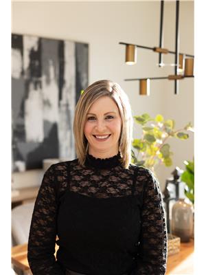 Leslie Benson