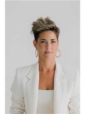 Carrie Van Dixhoorn