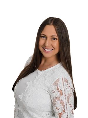 Julia Van Noordt