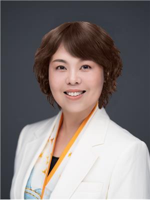LILY YUAN