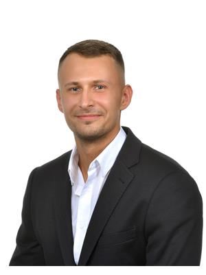 ADAM JANIAK