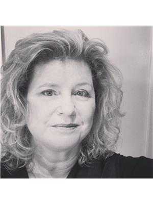 GLORIA SMITH