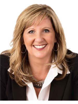 LISA LANOUE