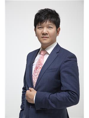 YOUNG HWAN LEE