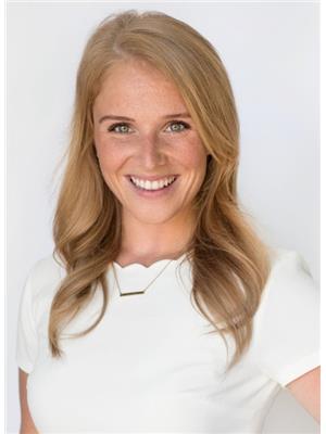 CAITLIN HOWELL