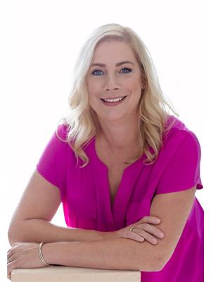SUZANNE JONG