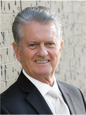LORNE HOWELL