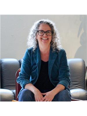 LYNN KIZIK