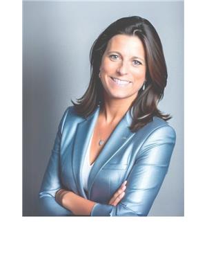 MELANIE MAXWELL-HEVESI