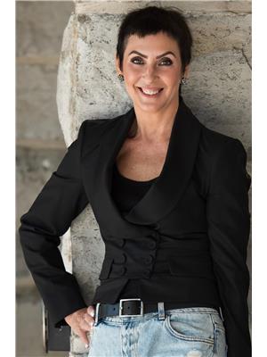 JENNIFER BAYS