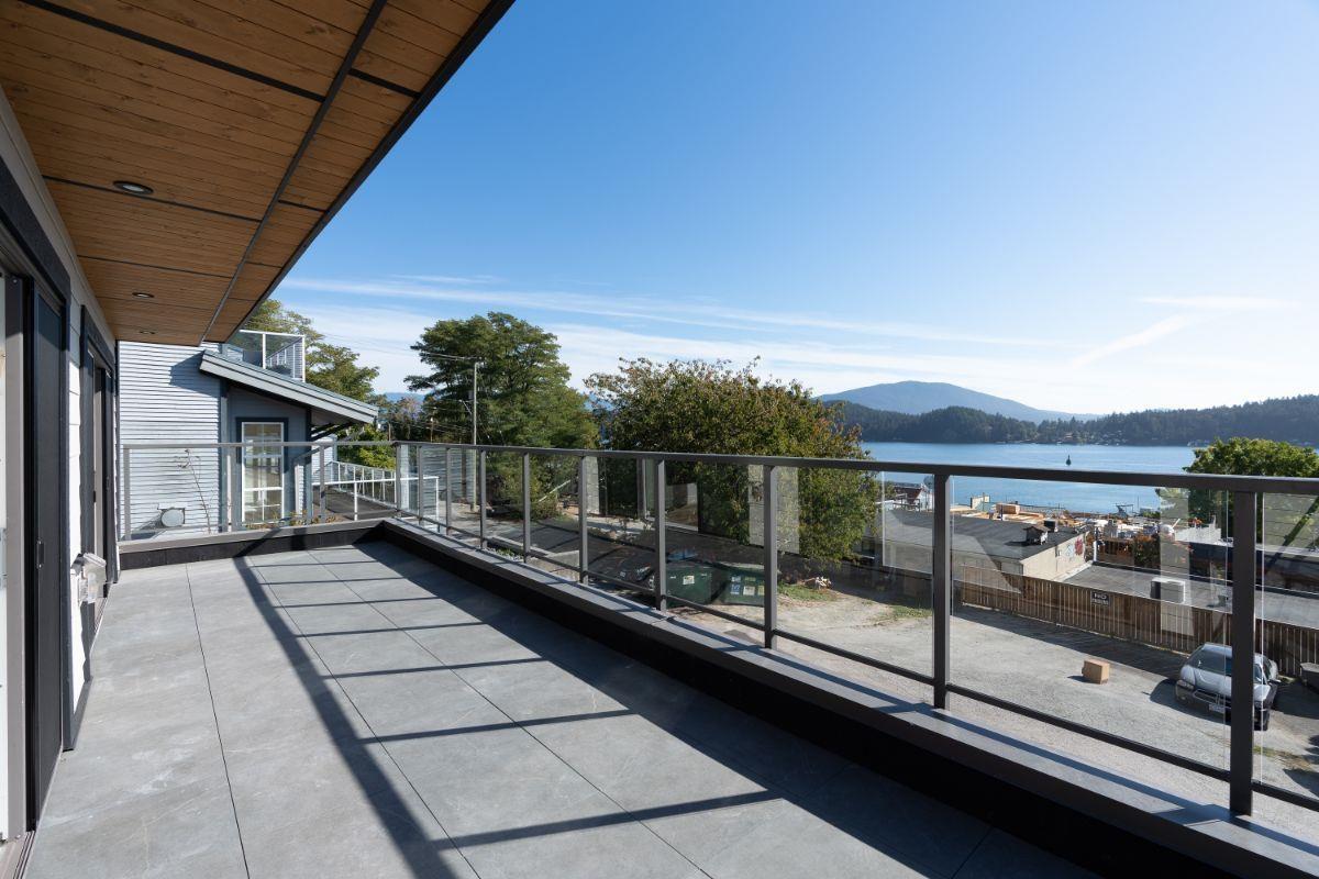 102 524 S Fletcher Road, Gibsons House For Sale MLS r2732437 Ovlix