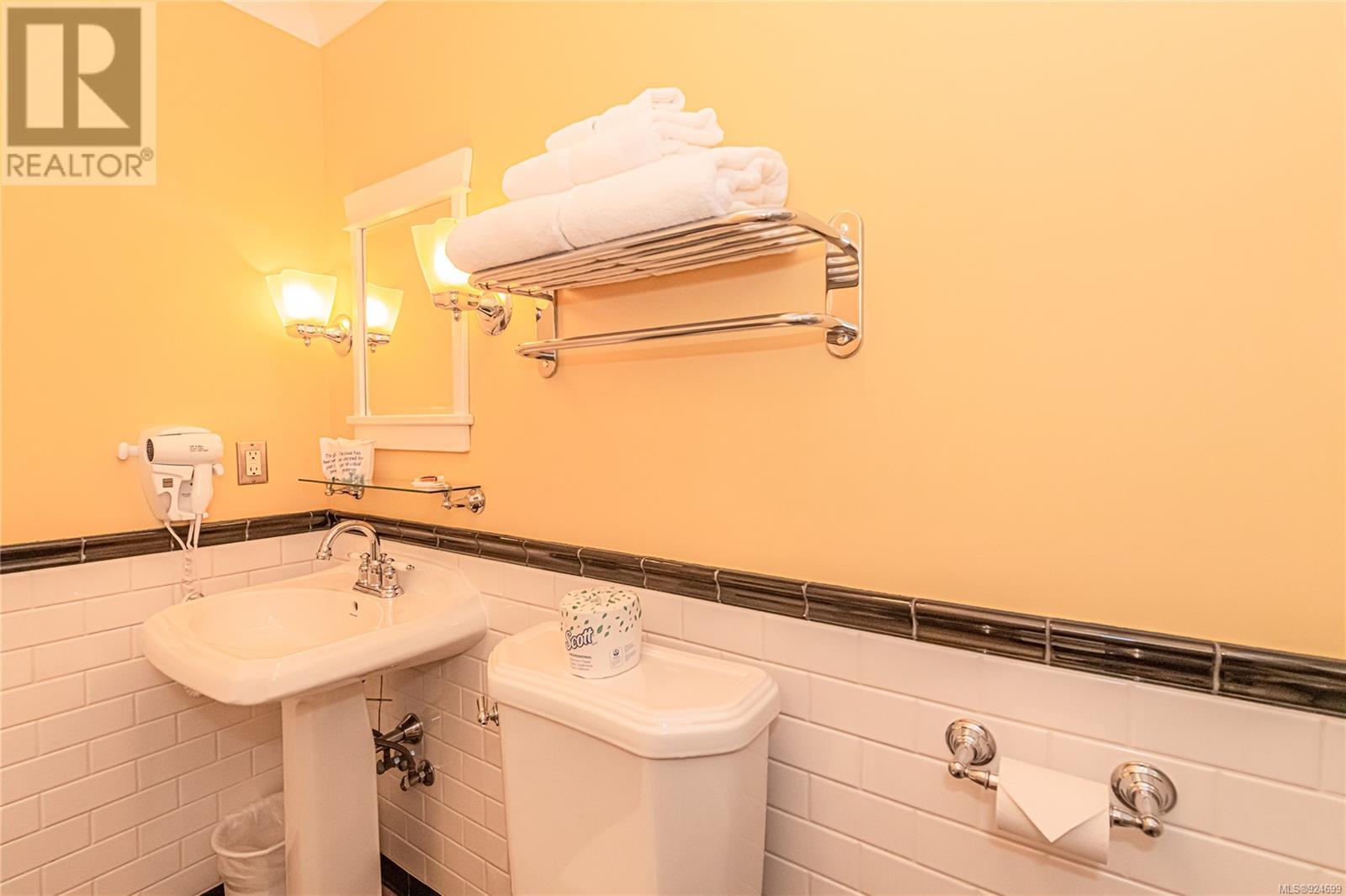  132 Lower Ganges Road, Salt Spring