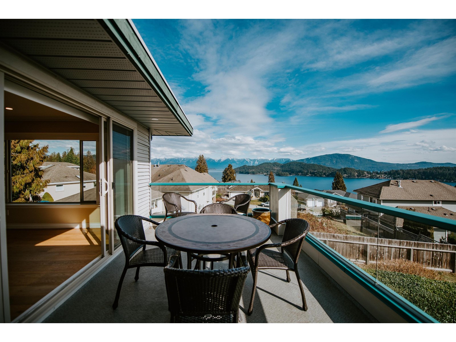 13 554 Eaglecrest Drive, Gibsons House For Sale MLS r2759655 Ovlix