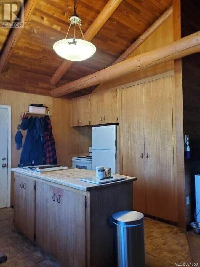 Photo 21 of 1586 Mckibbon Rd N, Errington BC