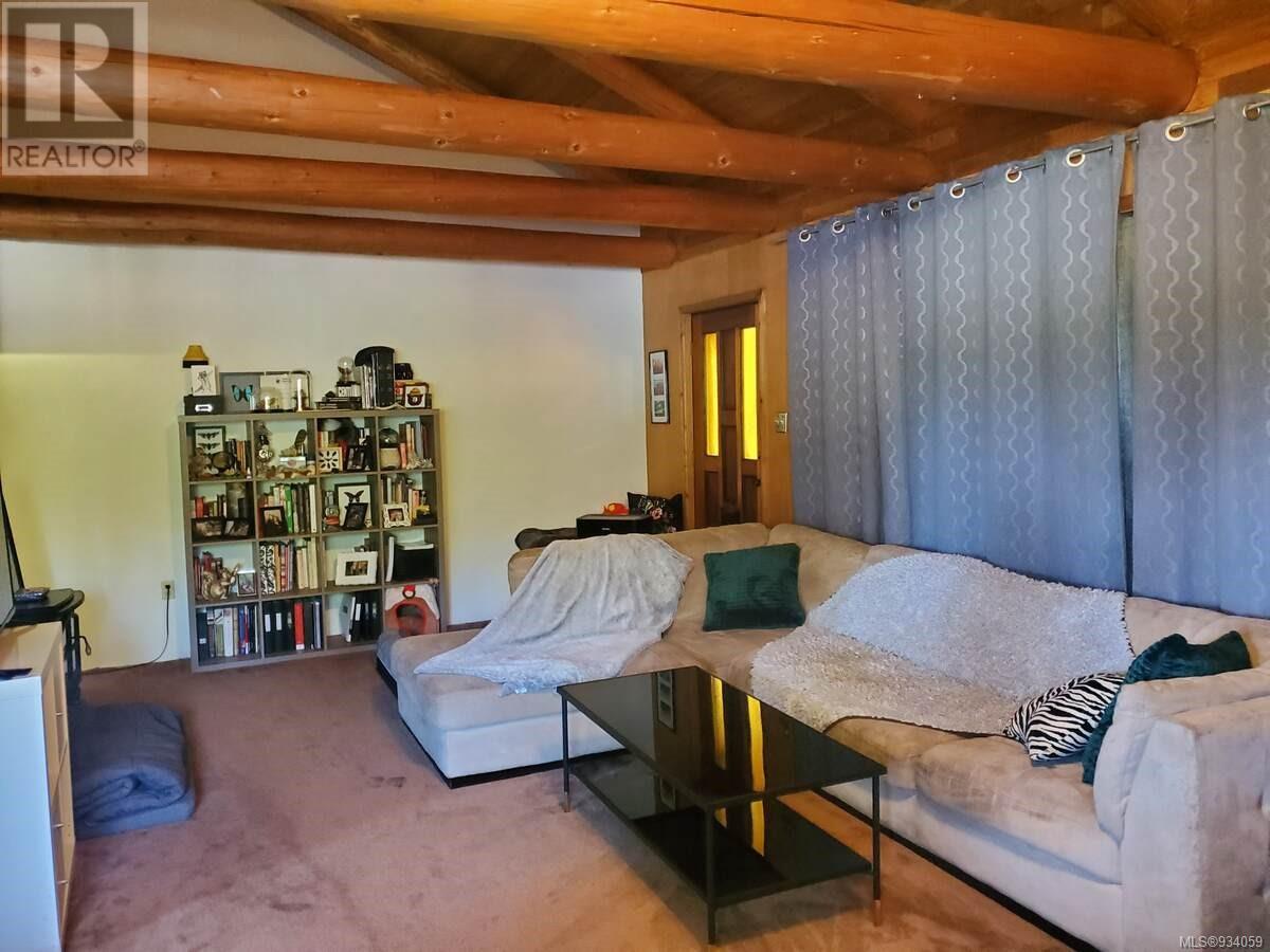 Photo 17 of 1586 Mckibbon Rd N, Errington BC