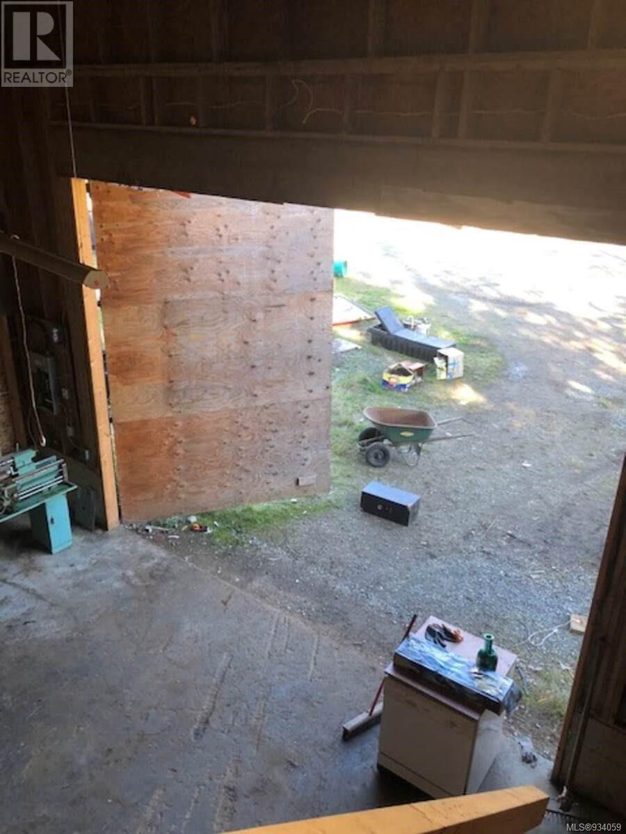 1586 McKibbon Rd N - 25