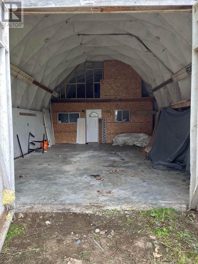 1586 McKibbon Rd N - 12