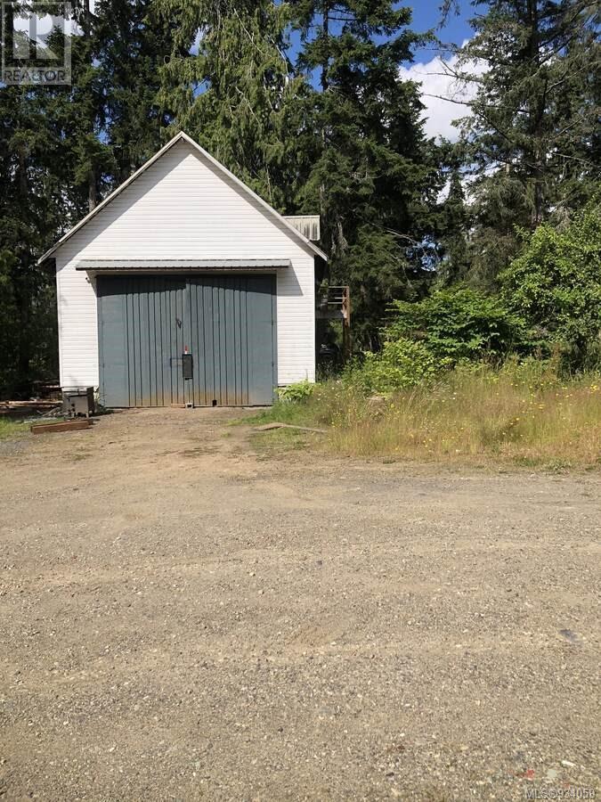 1586 McKibbon Rd N - 24