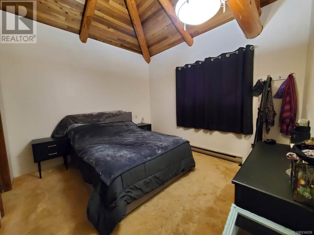 Photo 19 of 1586 Mckibbon Rd N, Errington BC
