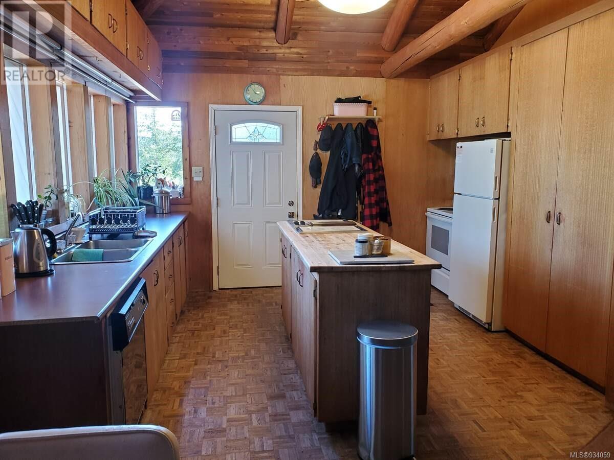 Photo 14 of 1586 Mckibbon Rd N, Errington BC