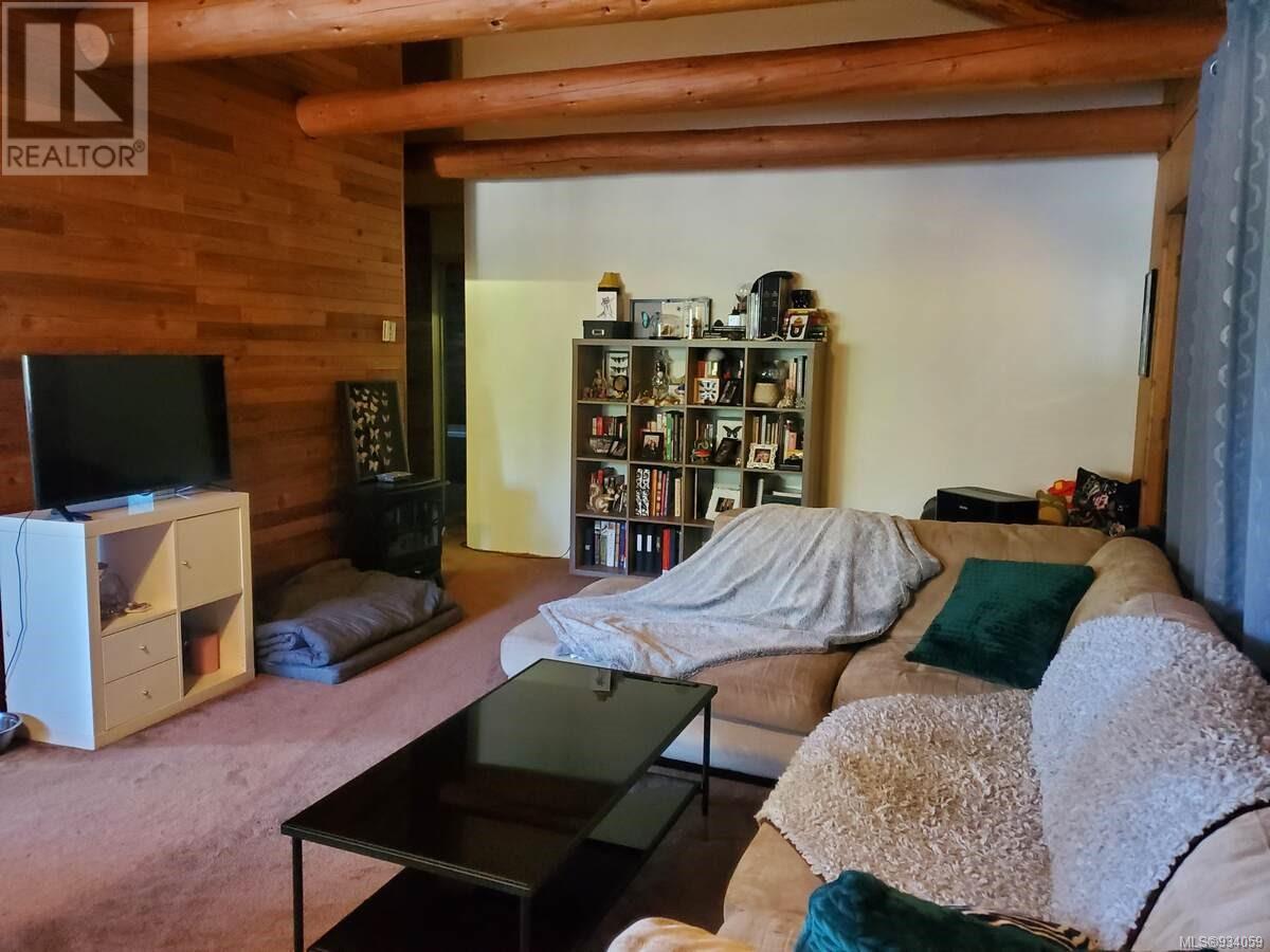 Photo 18 of 1586 Mckibbon Rd N, Errington BC