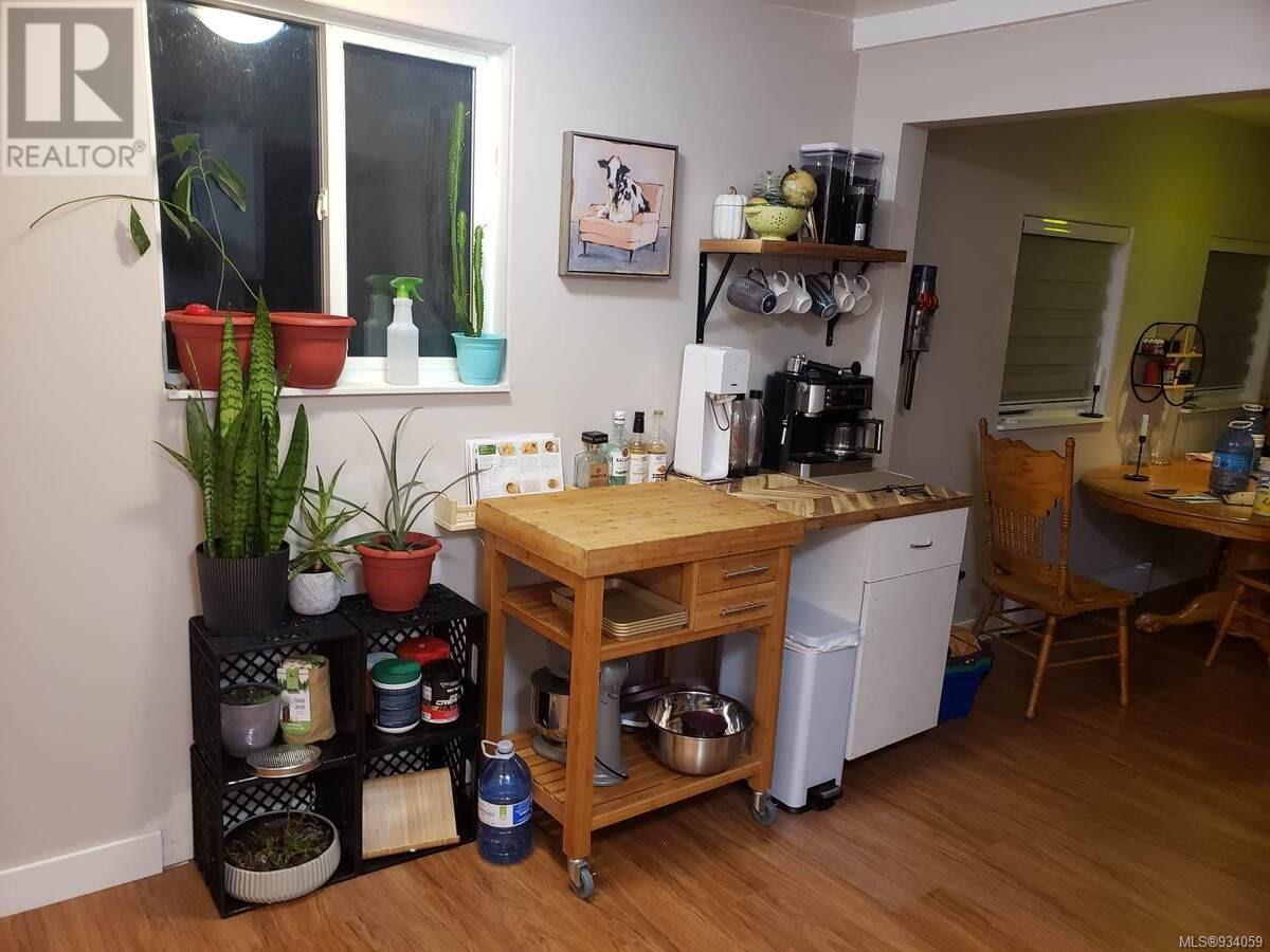 Photo 46 of 1586 Mckibbon Rd N, Errington BC