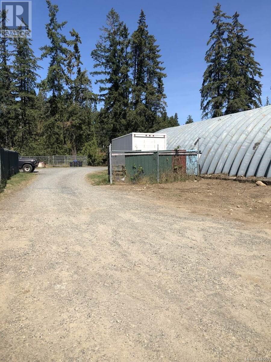 Photo 32 of 1586 Mckibbon Rd N, Errington BC