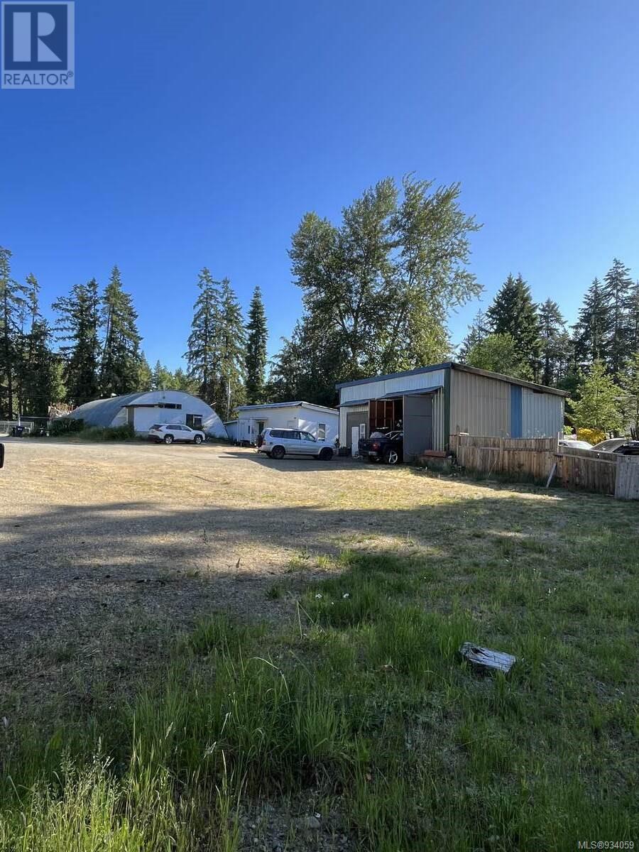 Photo 41 of 1586 Mckibbon Rd N, Errington BC