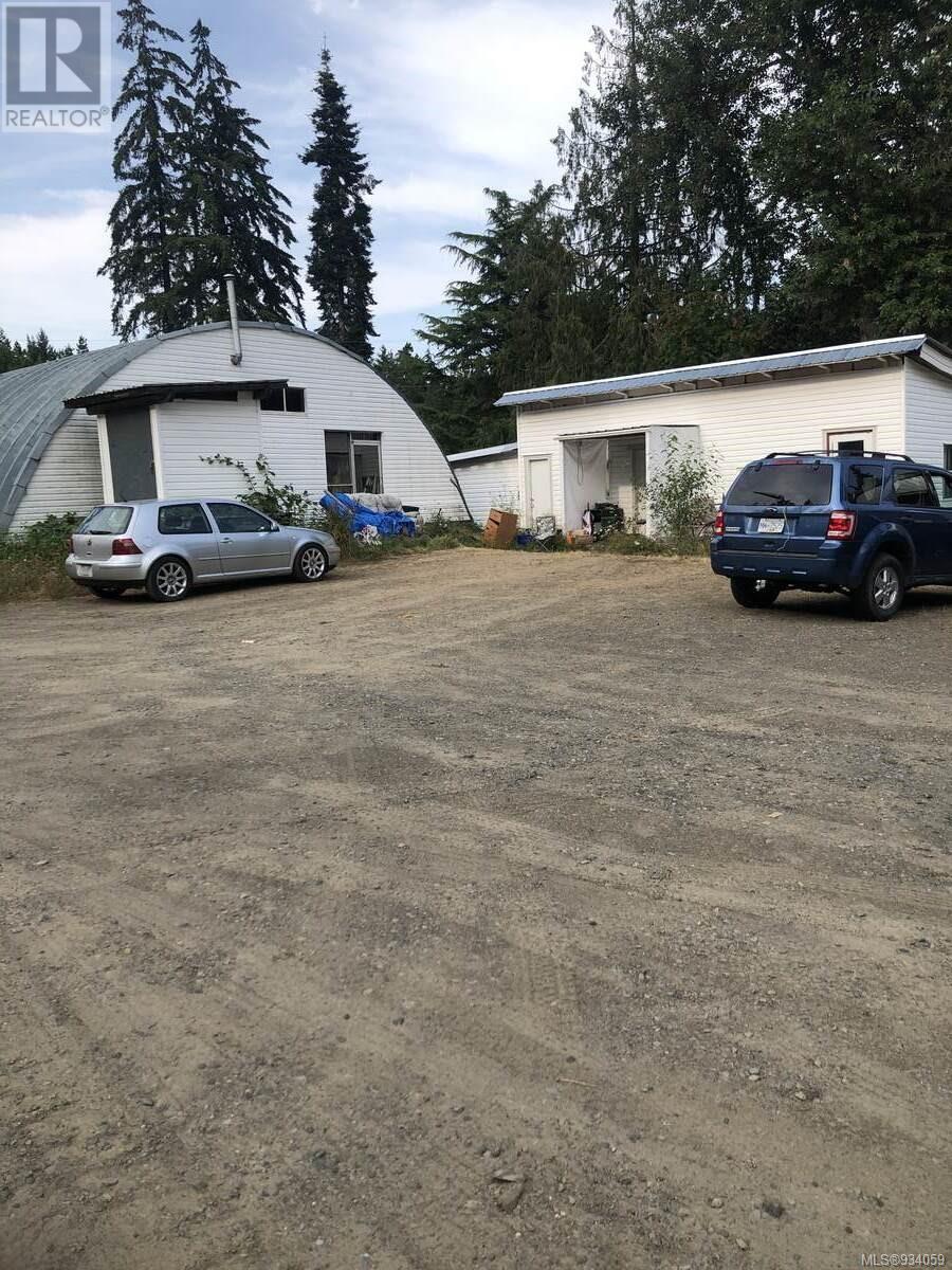 1586 McKibbon Rd N, Errington
