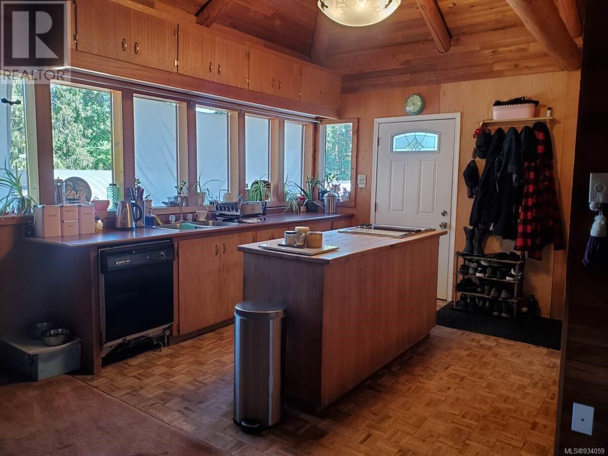 Photo 13 of 1586 Mckibbon Rd N, Errington BC