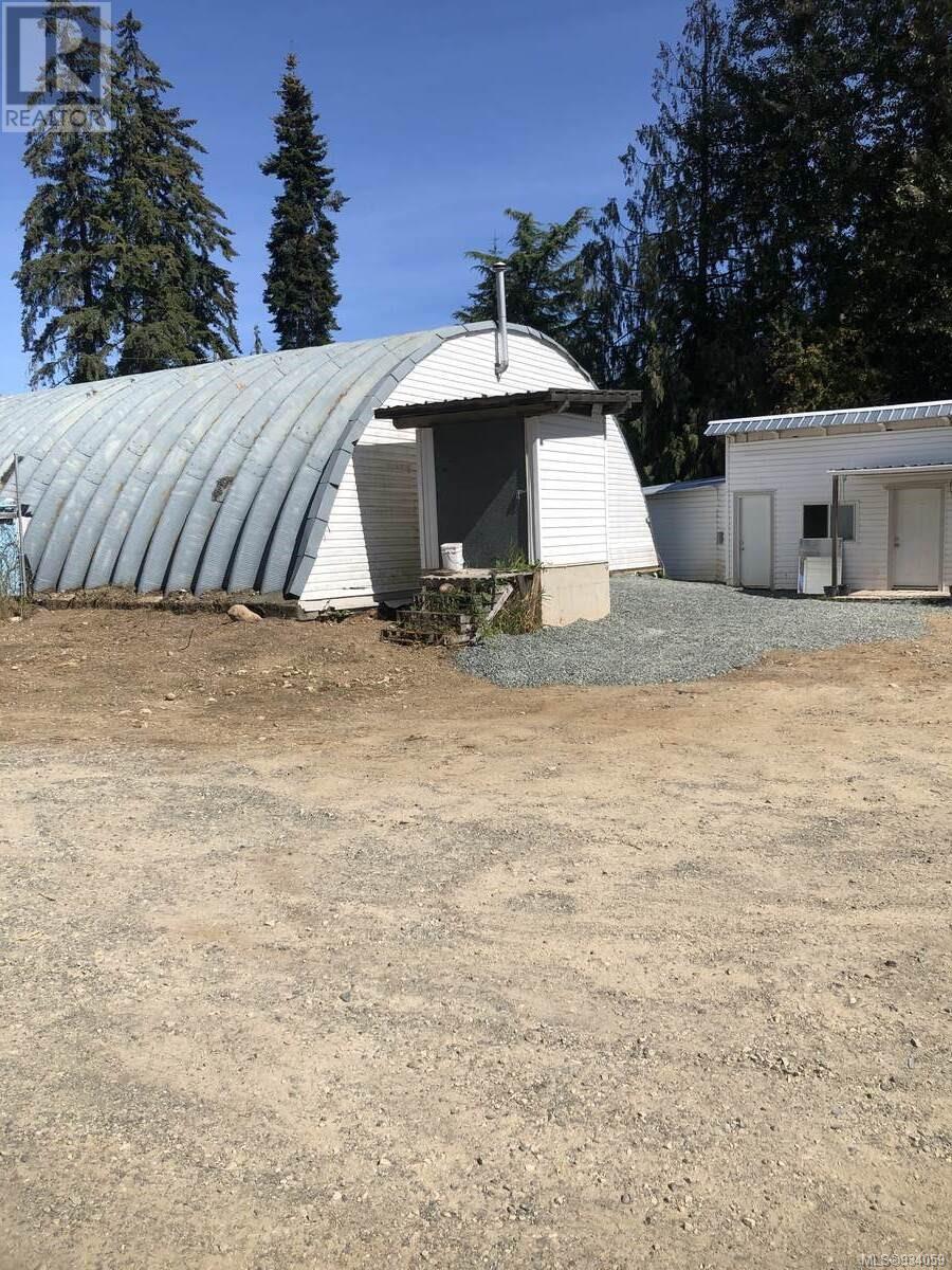 Photo 31 of 1586 Mckibbon Rd N, Errington BC