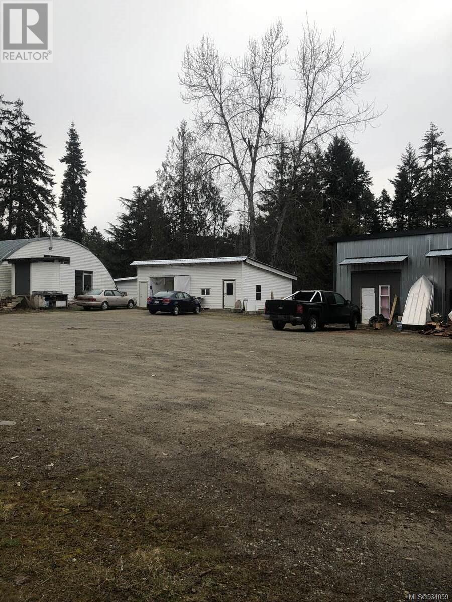 Photo 38 of 1586 Mckibbon Rd N, Errington BC