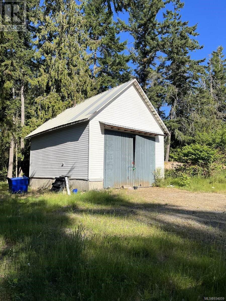 Photo 42 of 1586 Mckibbon Rd N, Errington BC