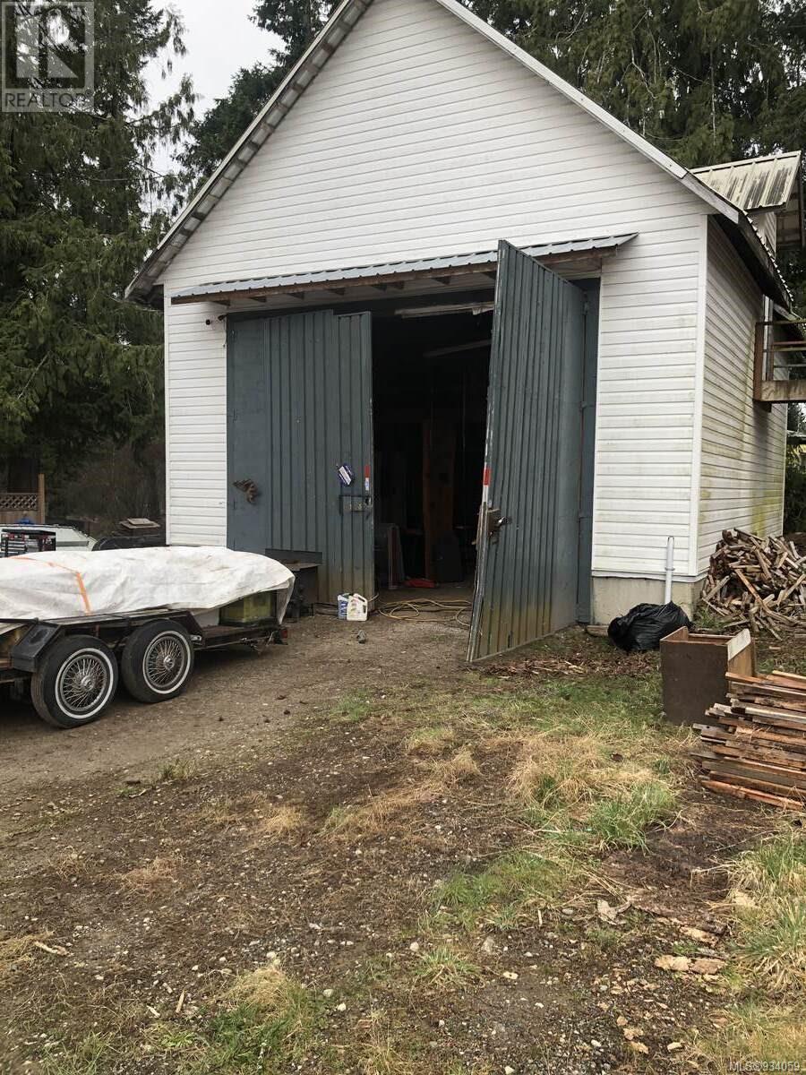 Photo 28 of 1586 Mckibbon Rd N, Errington BC