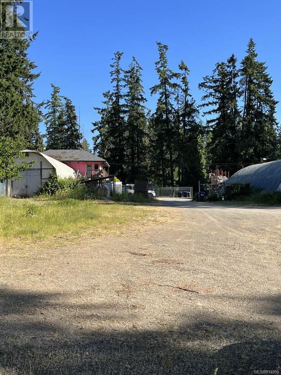 Photo 40 of 1586 Mckibbon Rd N, Errington BC