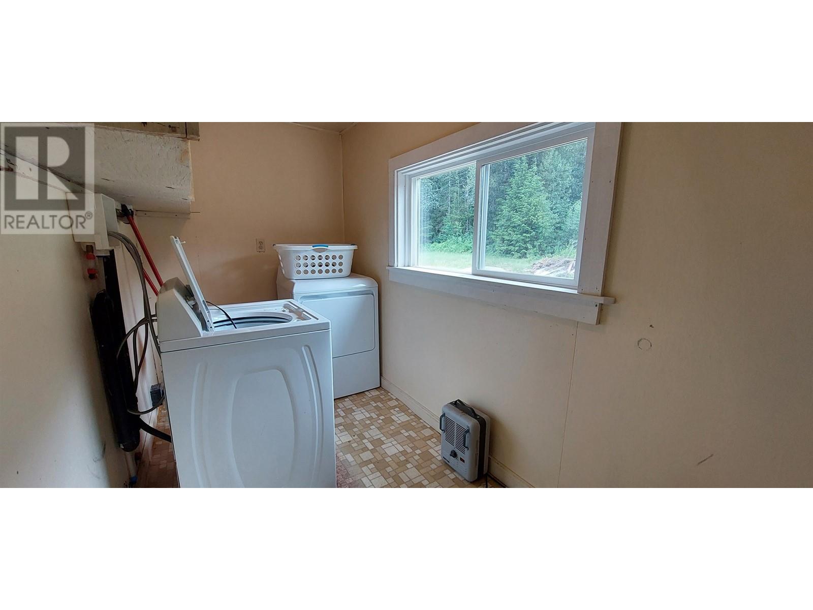 2335 MACKENZIE 20 HIGHWAY - 23