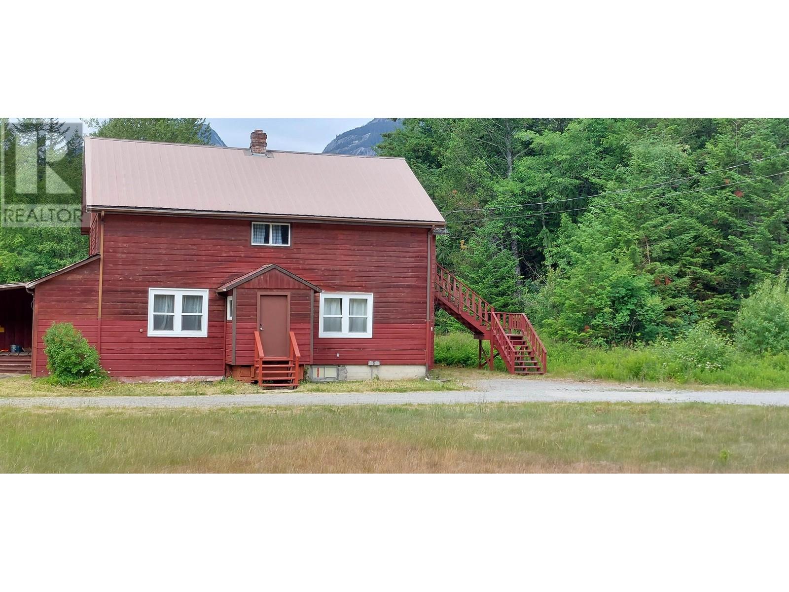 2335 MACKENZIE 20 HIGHWAY - 2