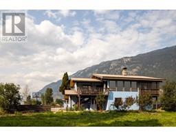 8184 PEMBERTON MEADOWS ROAD, Pemberton