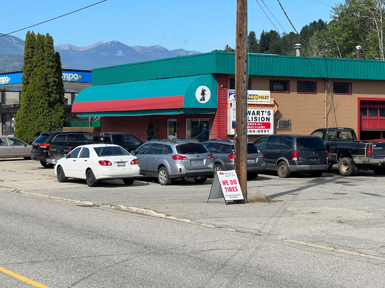 2865/2905 Highway Drive, Trail