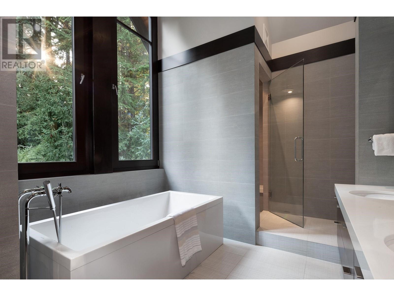 6483 BALSAM WAY, Whistler real estate listing R2814491
