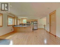 2247 Boom Siding Road thumbnail 4