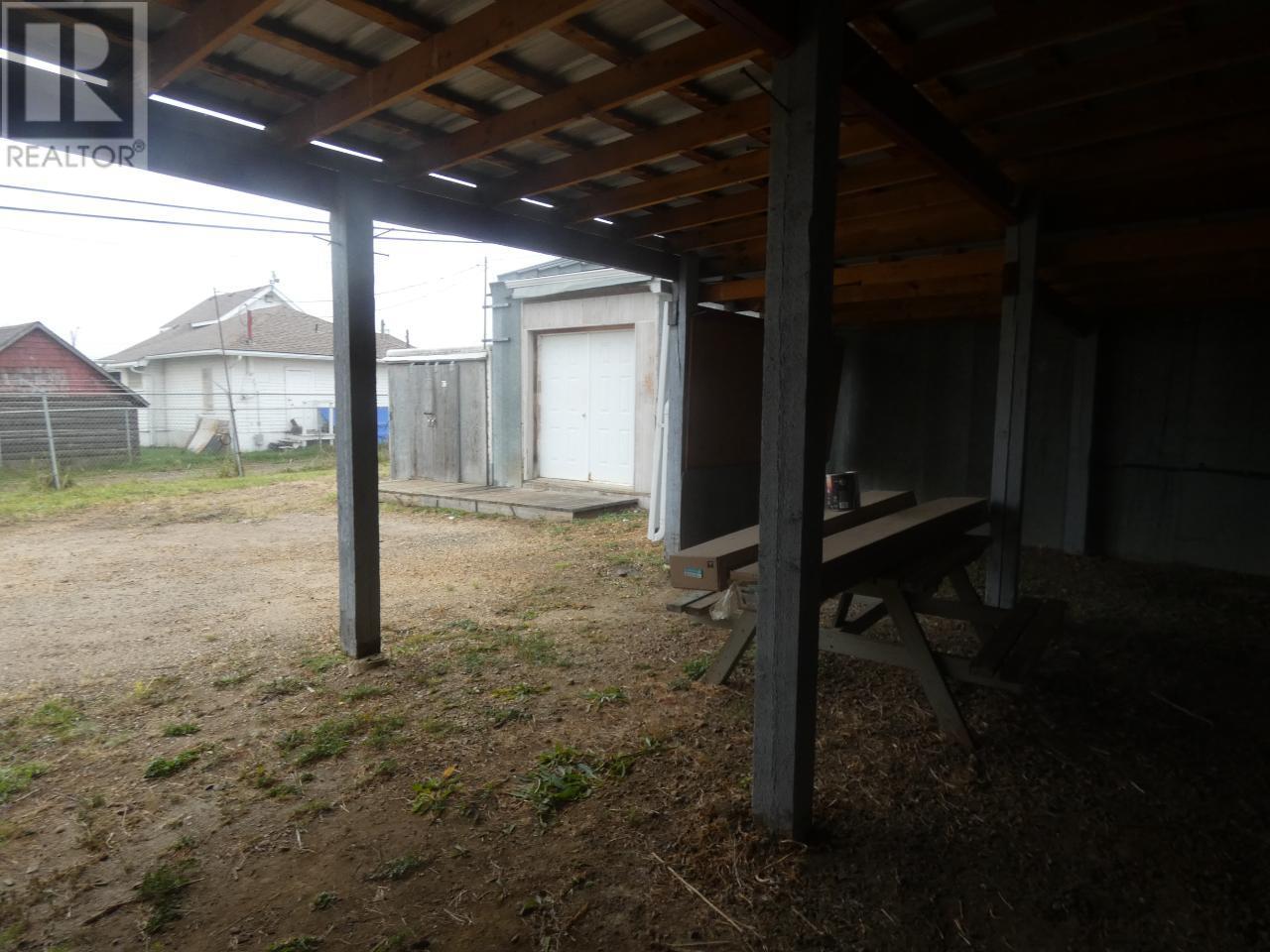 5001 50 Avenue, Pouce Coupe