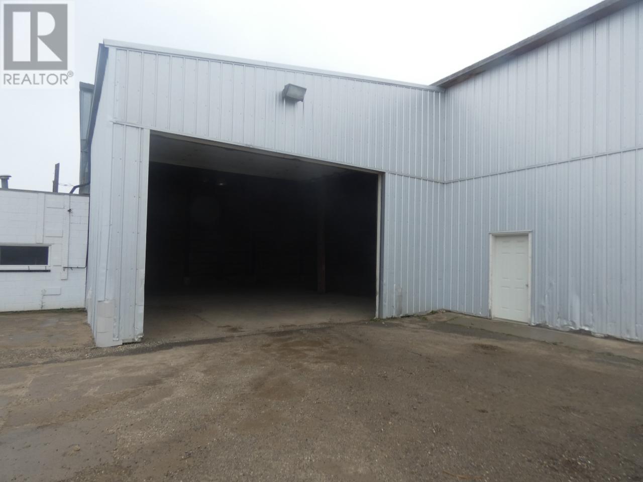 5001 50 Avenue, Pouce Coupe